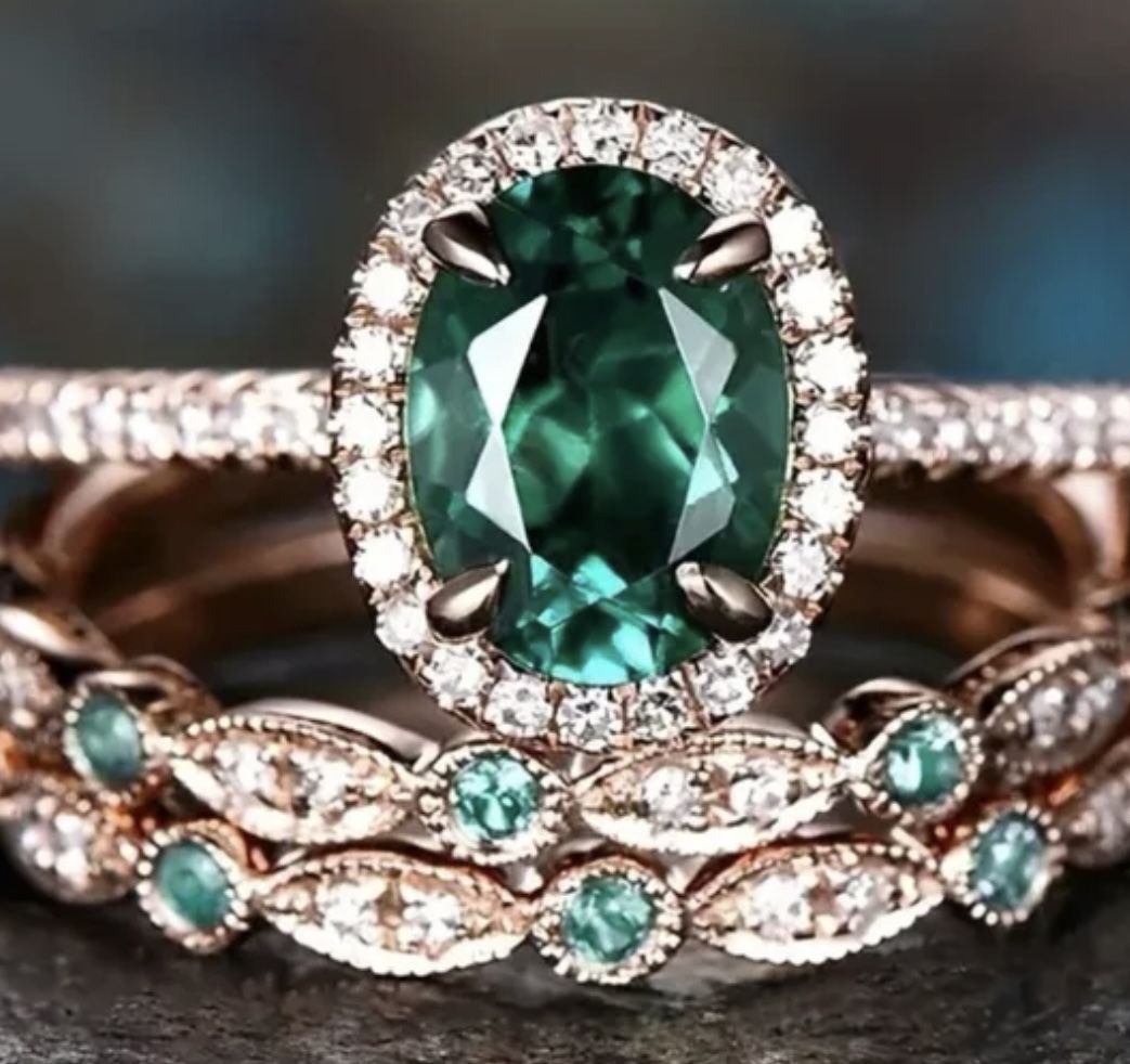 Emerald Green & Gold Color Woman’s size 8, 9, Or 11 Wedding Engagement ring