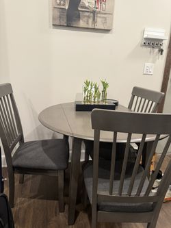 4 PCs Dining Room Set $125