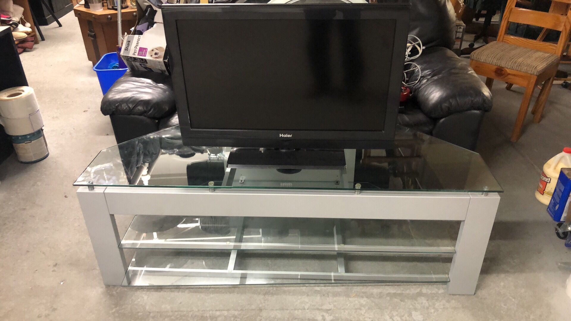 20x58 tv stand like new
