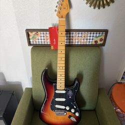 Fender American Professional Classic Stratocaster Sunburst New Open Box
