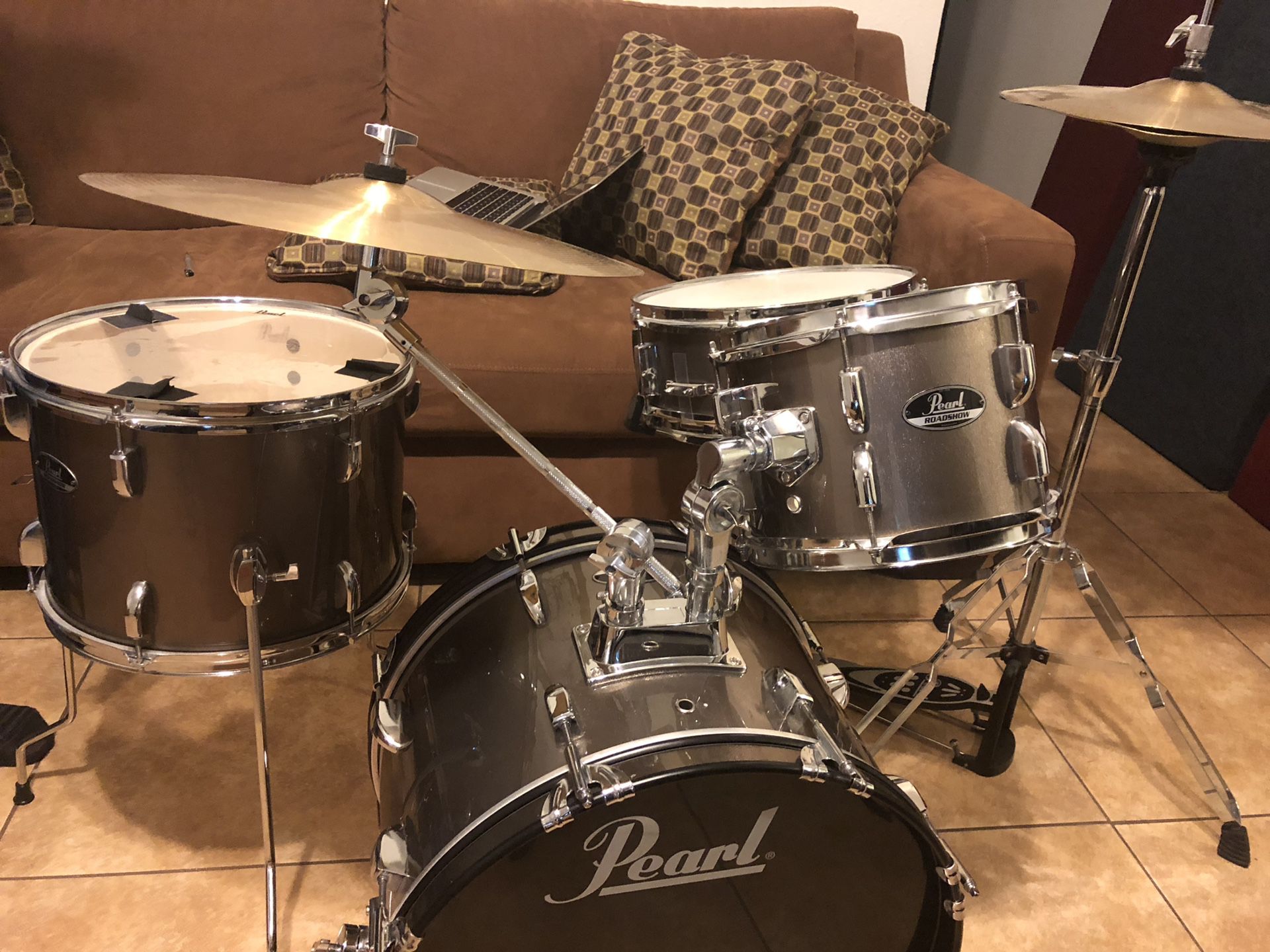 Pearl Roadshow RS584C 4-Piece Drum Set with Hardware & Cymbals