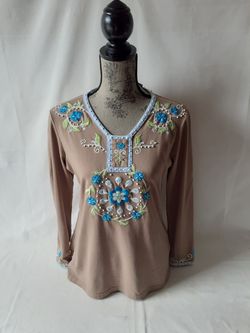Storybook Knits women's long sleeve Floral embroided top size S