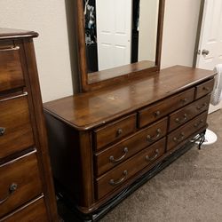 Dresser With Mirror