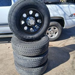 LT245/70R17 PARA CHEVY 6 LUGS 