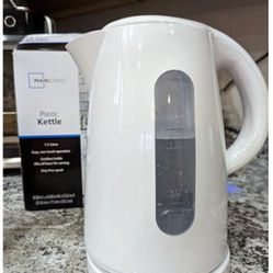  1.7-Liter Plastic Electric Kettle, White New sealed packaging   Pick up Aldine and broadway Chicago  Or 2 days shipping for free .   120V/60Hz/1500W,