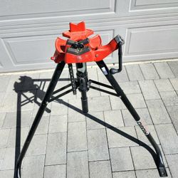 Ridgid 16703 425 Portable Tristand Chain Vise with 1/8" - 2-1/2" Pipe Capacity