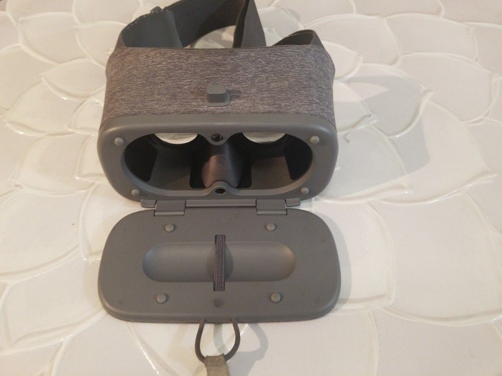 Google Daydream VR Headset