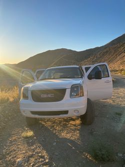 $6700 año 2009 Yucon 4x4 motor 6.0 216 mil millas