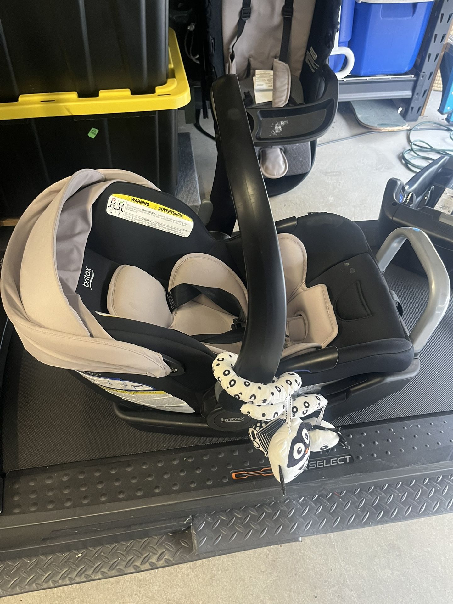 BRITAX Infant Car Seat (4-30lbs)