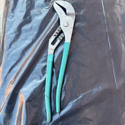 Channellock 16.5 In. Straight Jaw Tongue & Groove Plier USA