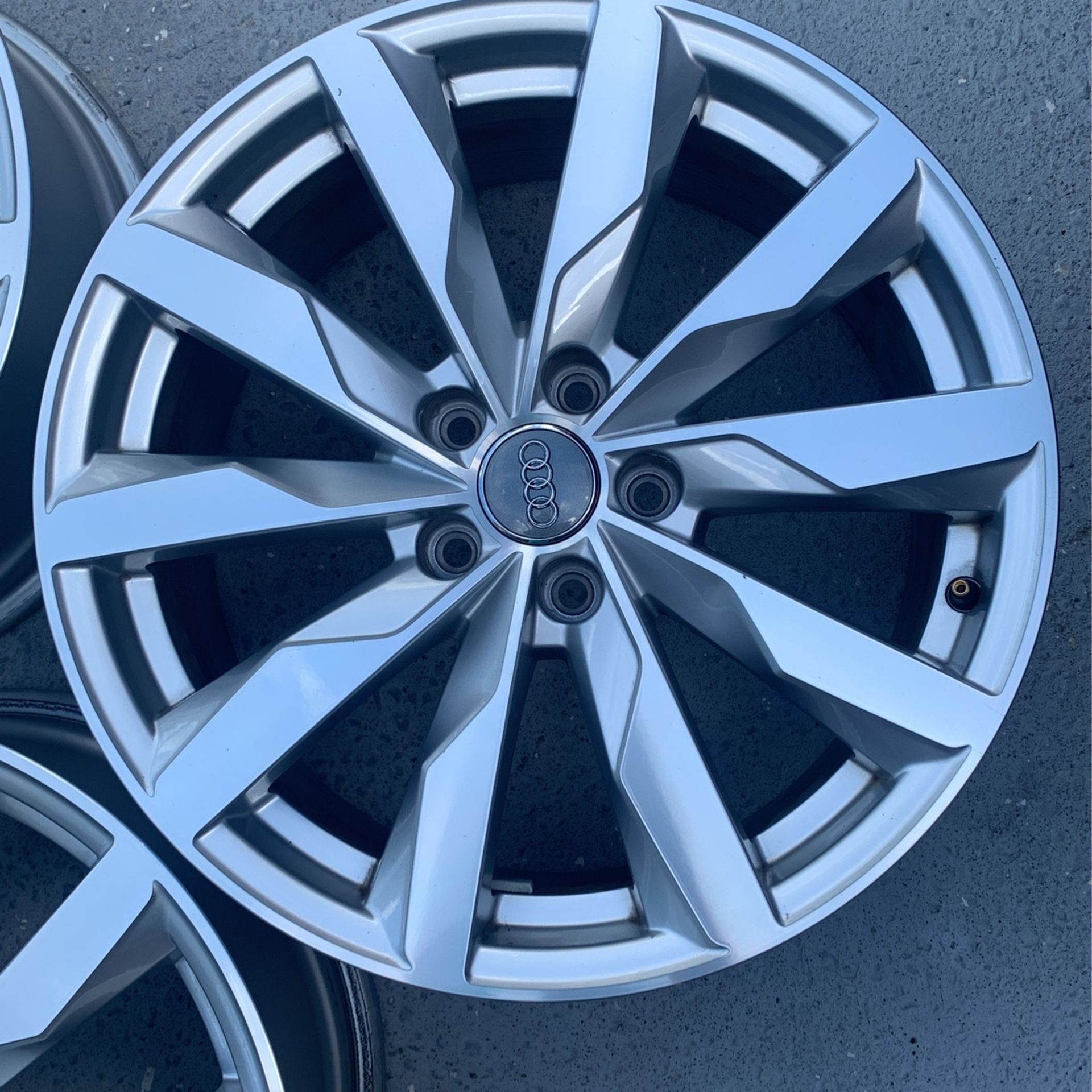 4 Audi 19" 5-double-spoke-star silver  Ronal