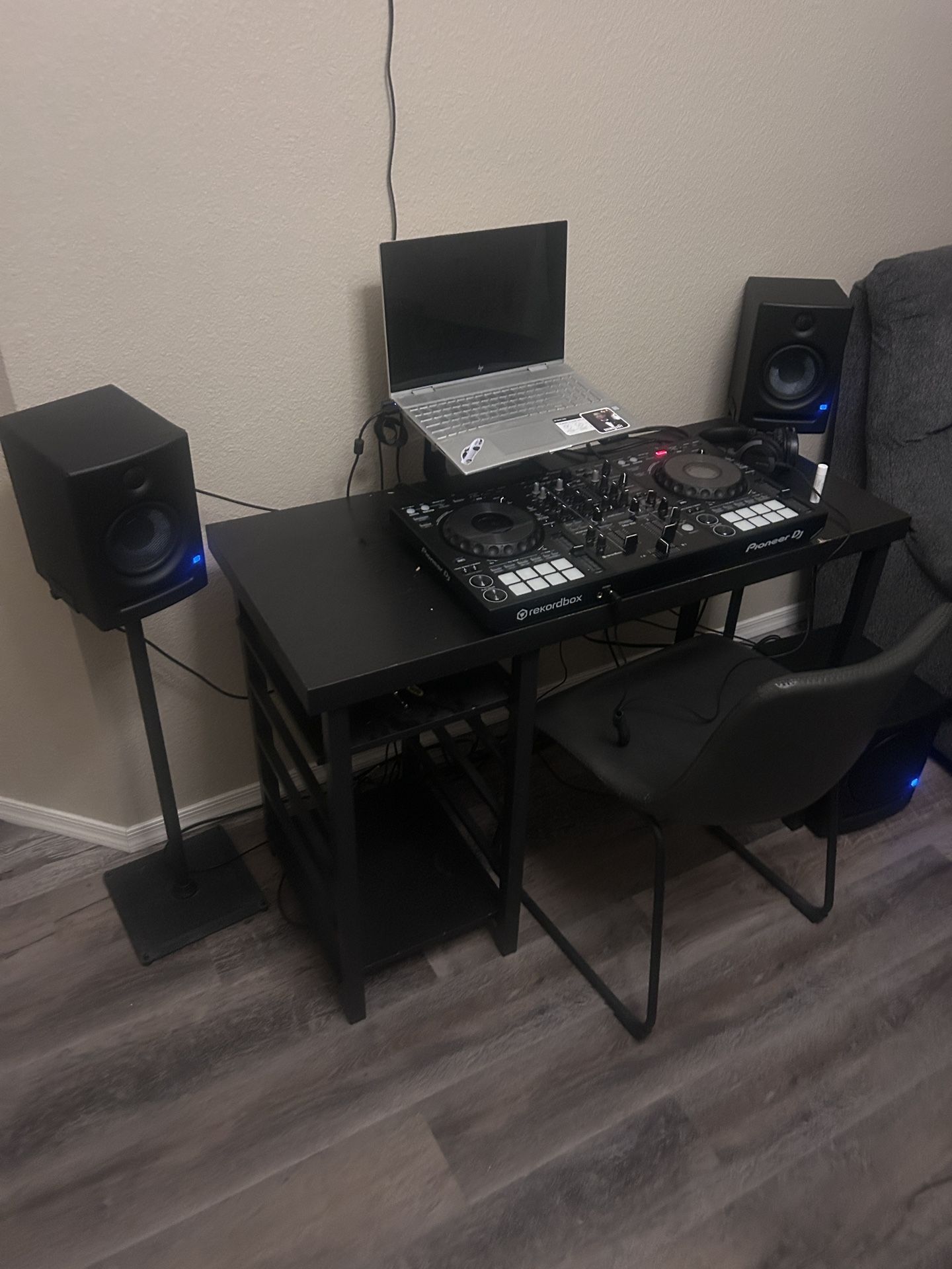 Studio Monitor Speakers