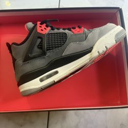 Kids Size 3 1/2 Jordan 4