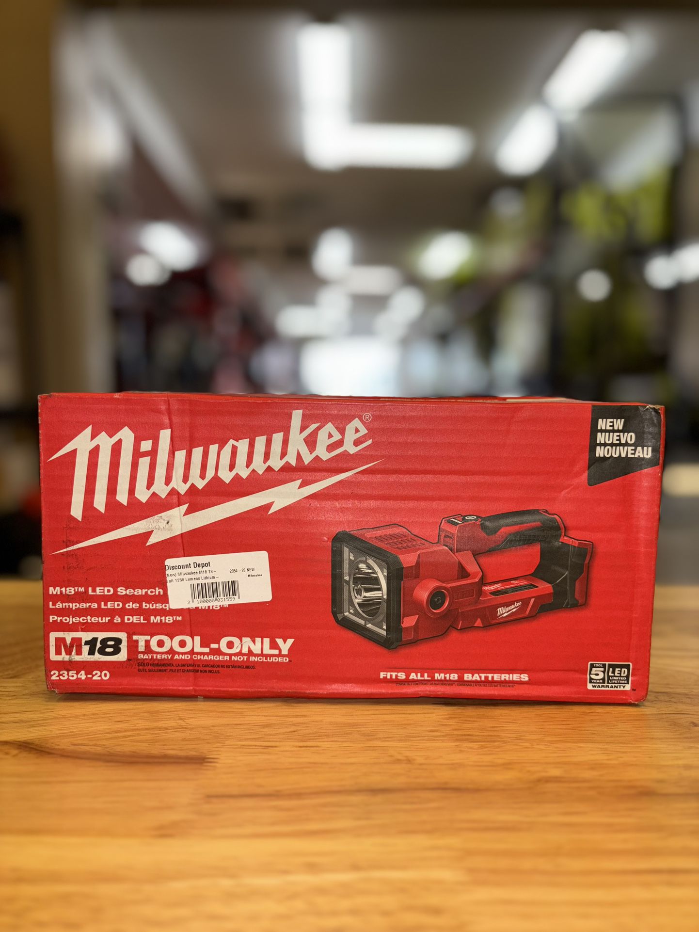 Milwaukee M18 18-Volt 1250 Lumens Lithium-Ion Cordless Search Light (Tool-Only)