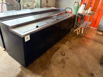 True Refrigeration 95 Inch Bottle Cooler with lights