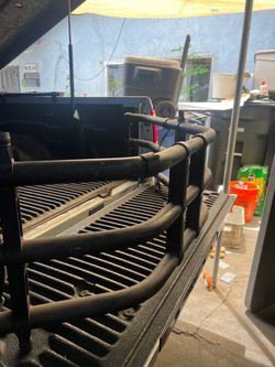 U-shaped truck bed extender