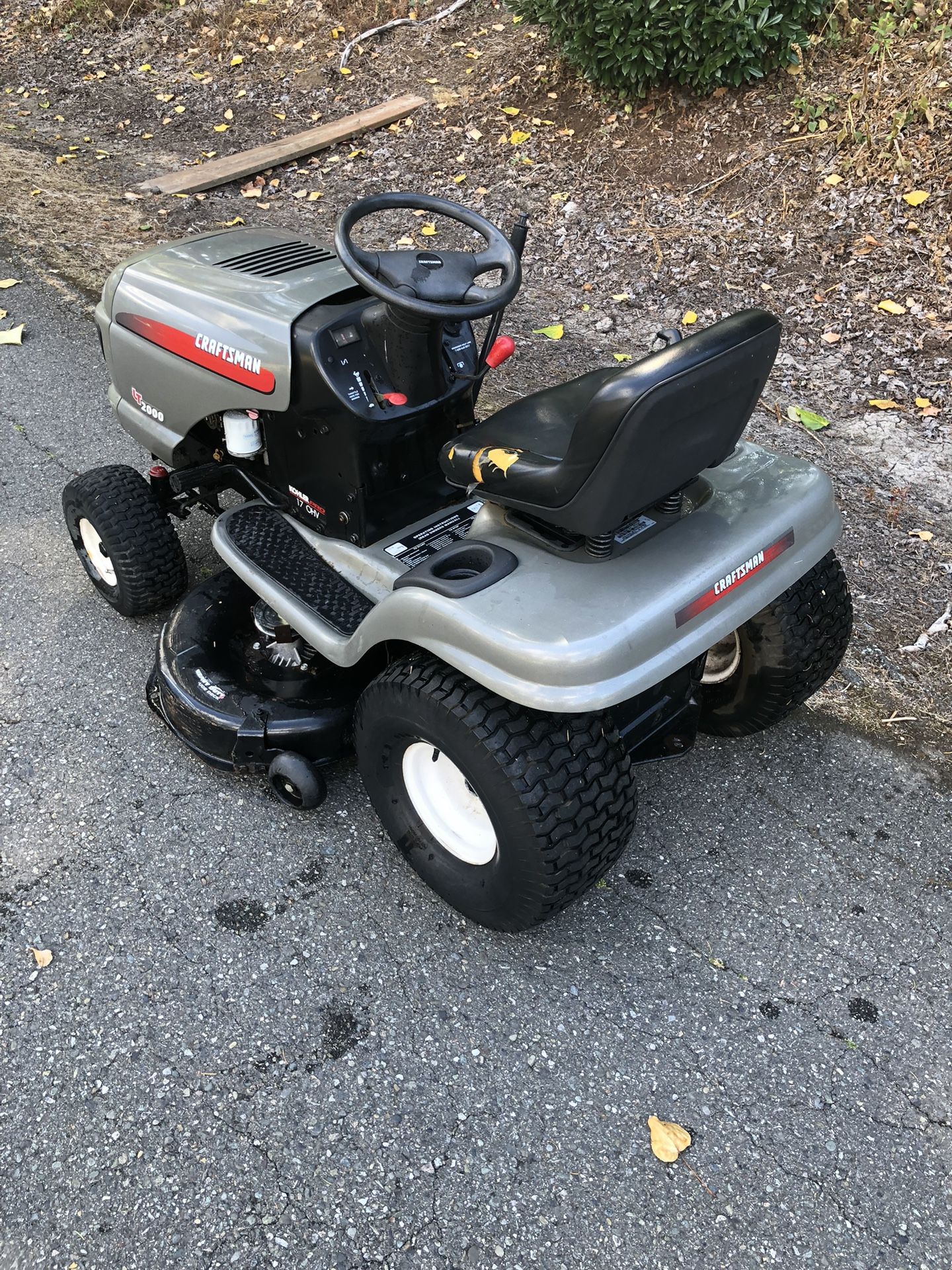 Craftsman Lt2000 Riding Lawn Mower for Sale in Snohomish, WA OfferUp