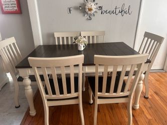 Farmhouse Extendable Dining Table Set – Seats 6–8 – Excellent Condition