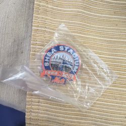 2008 Shea Stadium Commemorative Enamel Metal Baseball pin 1(contact info removed) Mets