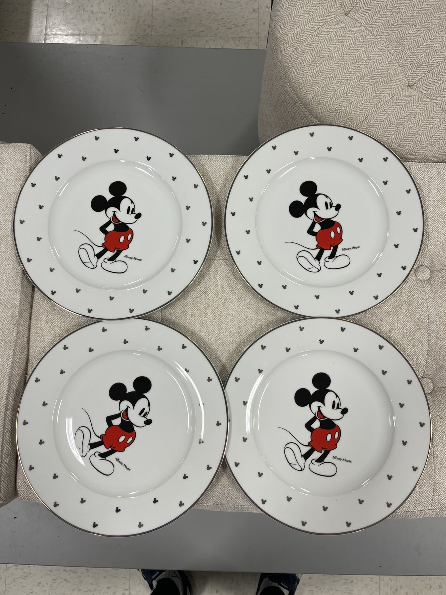 10.5 Disney Mickey Mouse dinner plates for Sale in Alpharetta, GA - OfferUp