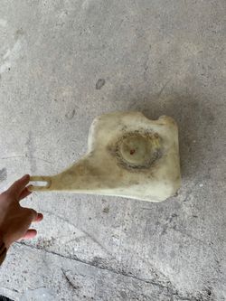 Geiger plastic windshield wiper water contener