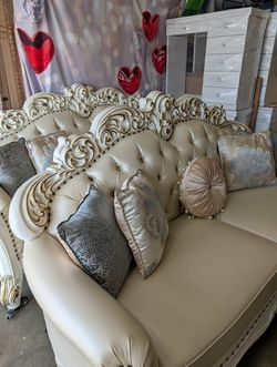 Beautiful set of 2 large sofas new