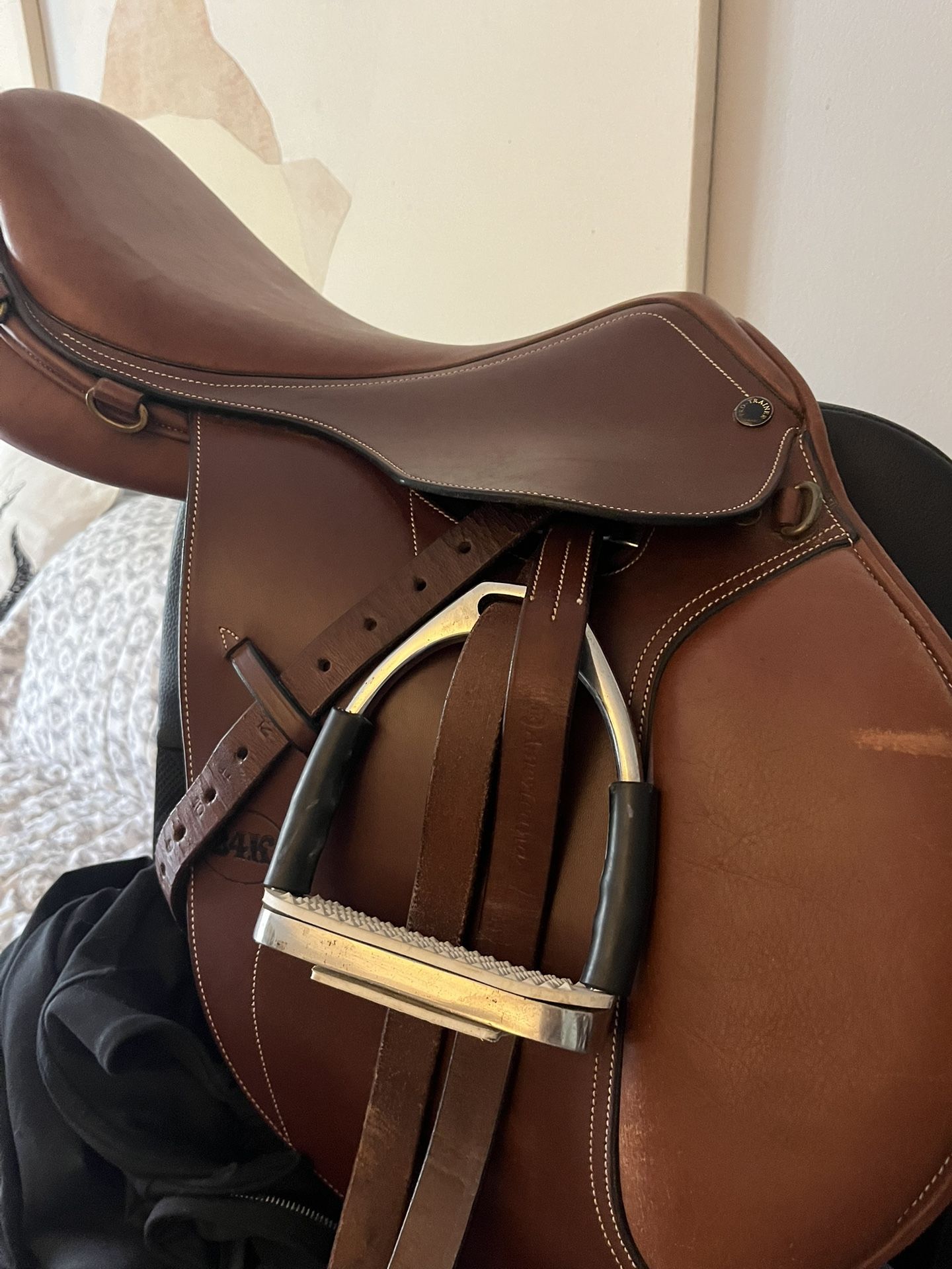 English Saddle “16.5”