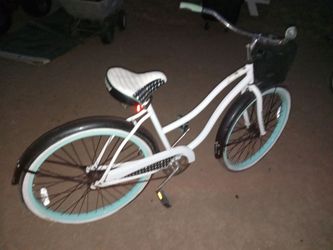 Huffy girls beach cruiser bike with basket
