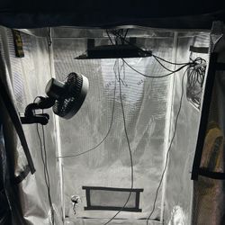Gorilla Grow Tent Kit 