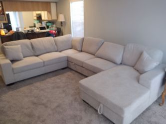 Sectional with pull out and chaise