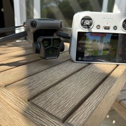 DJI Mavic 3 Pro Fly More Combo