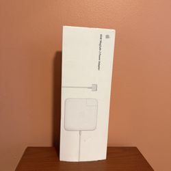 Apple 85w. MagSafe 2 Power Adapter. 