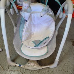 Ingenuity ConvertMe 2-in-1 Compact Portable Baby Swing 2 Infant Seat