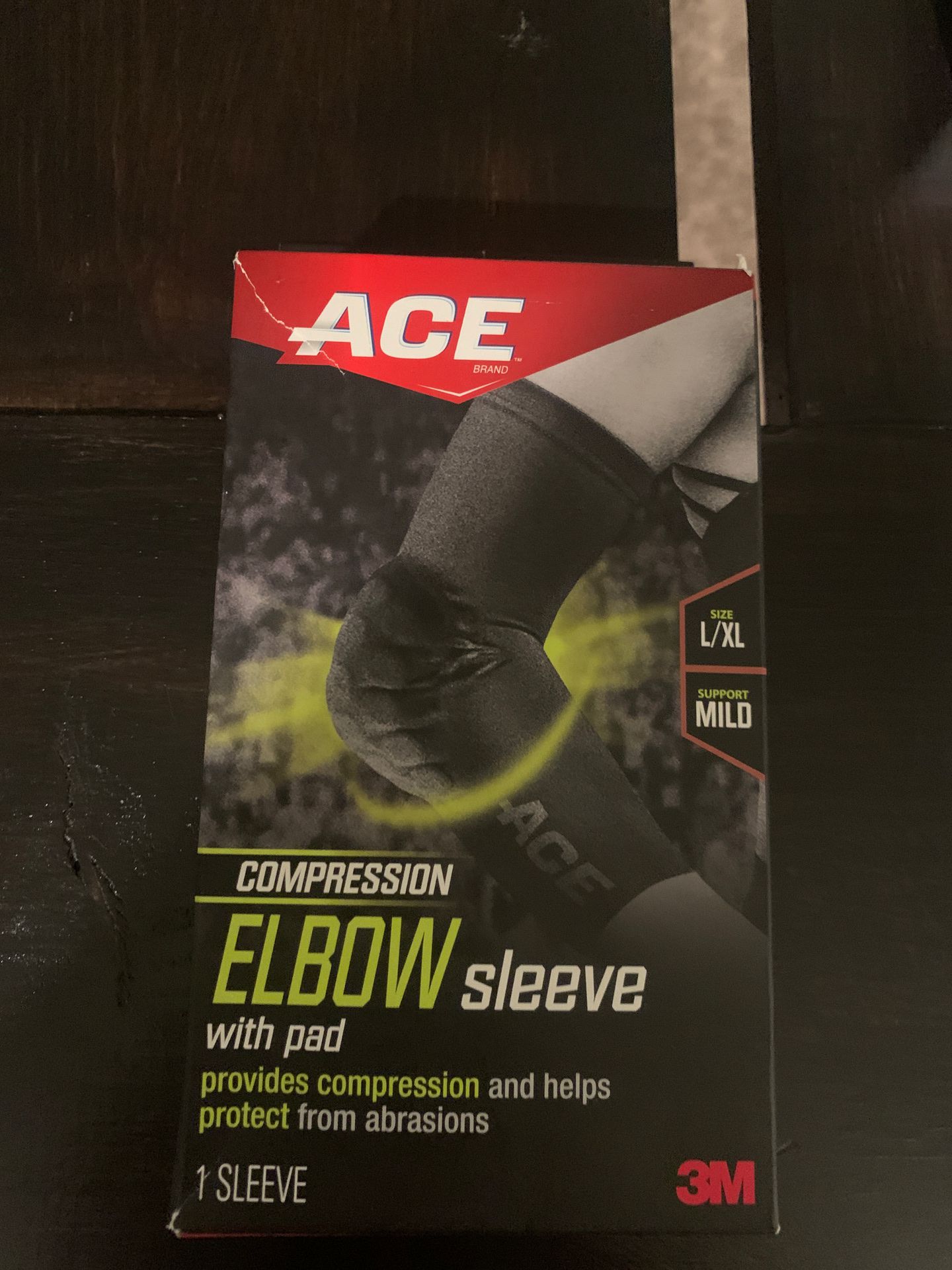 Elbow sleeve with pads