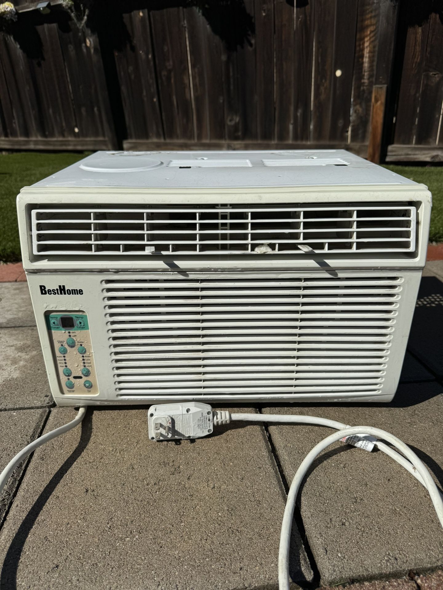 ► 8,000 BTU 115V Window Air Conditioner - good working condition, no hardware, needs new air filter White A/C