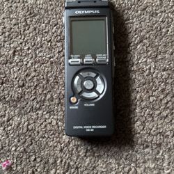 Olympus DS-30 Voice Recorder (Battery Powered)