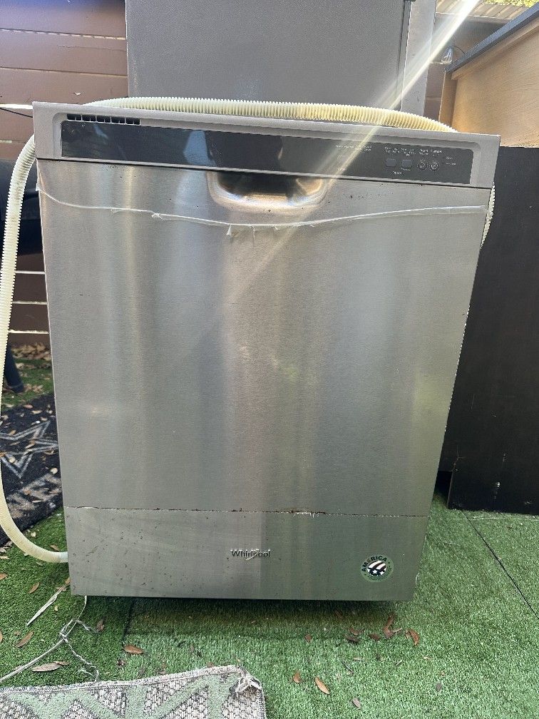 Whirlpool Built-In Dishwasher – Used Condition