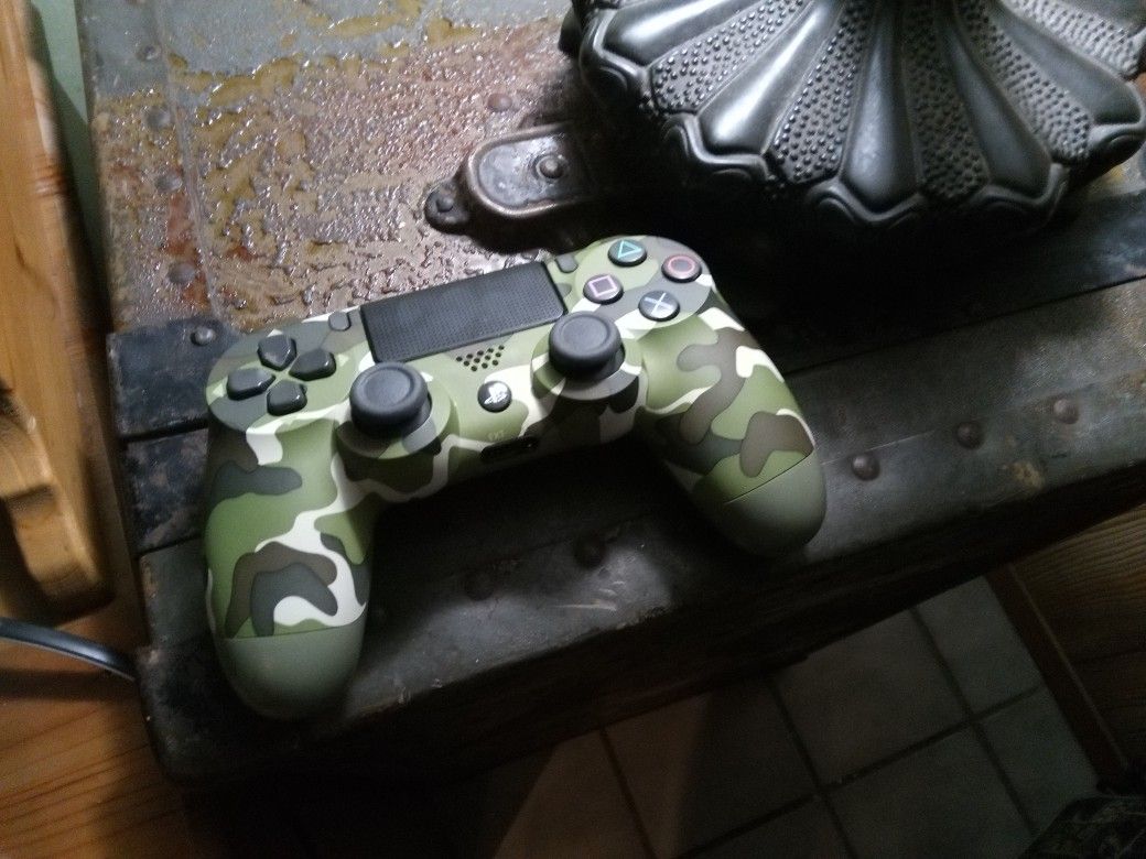 Sony PS4 Wireless Dualshock Controller In Camo Green 