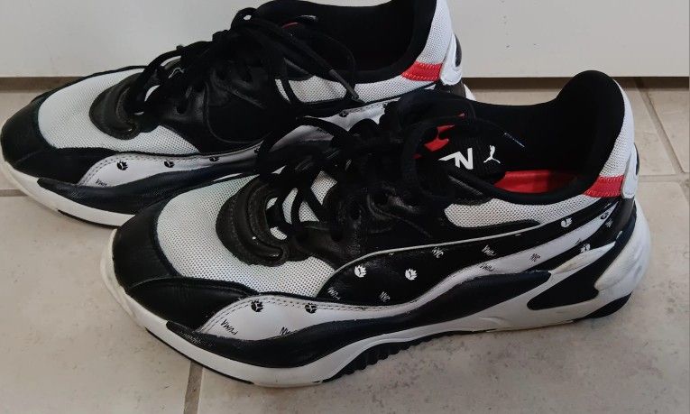 Puma Men White Black Red Sneakers