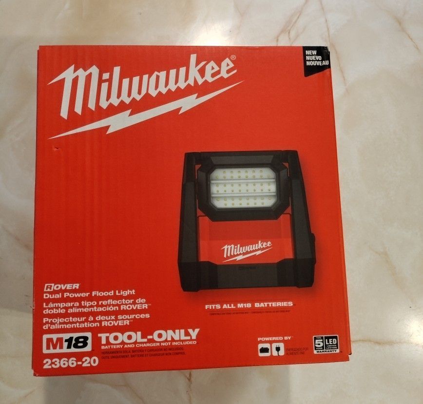 M18 Milwaukee GEN-2 Lithium-Ion Cordless 4000 Lumens ROVER LED AC/DC Flood Light (Tool-Only).