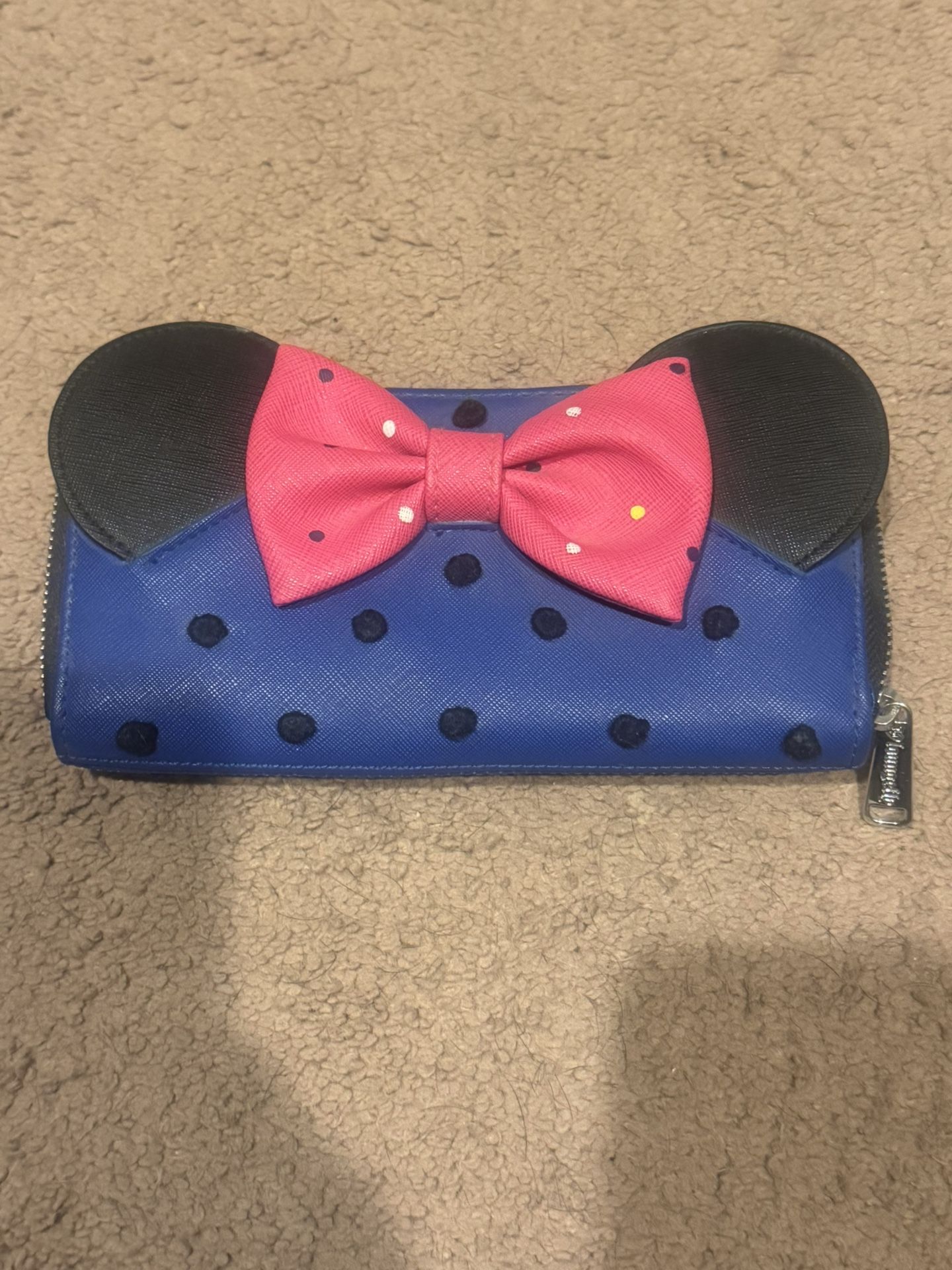 Loungefly Minnie Wallet Heart Logo