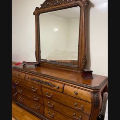 6 Piece Queen Bedroom Set Like New 