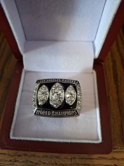 Oakland Raiders Championship Ring With Display Case 