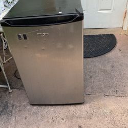 Whirlpool Refrigerator 