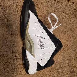 Magic Johnson Signed Shoe