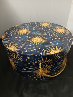 Vintage Sun & Stars Celestial Hatbox in Excellent condition $20
