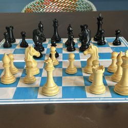 Foldable Chess Set/With Wooden Pieces Brand New 