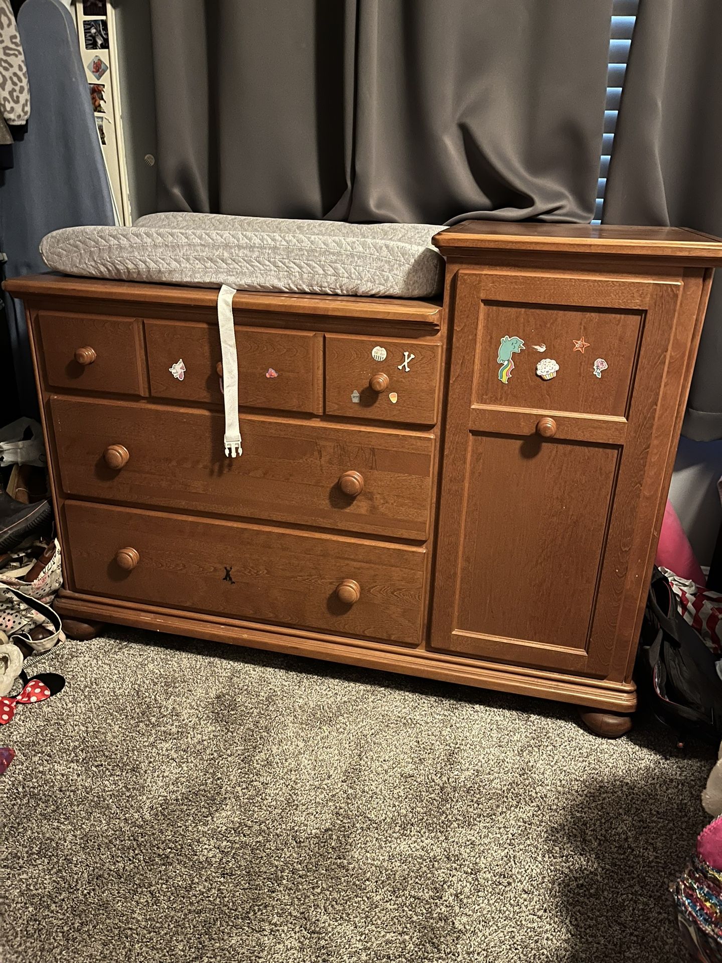 Ragazzi Convertible Crib and changing table/Dresser