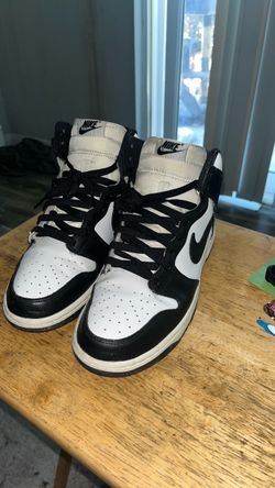 Size 9 Nike dunks