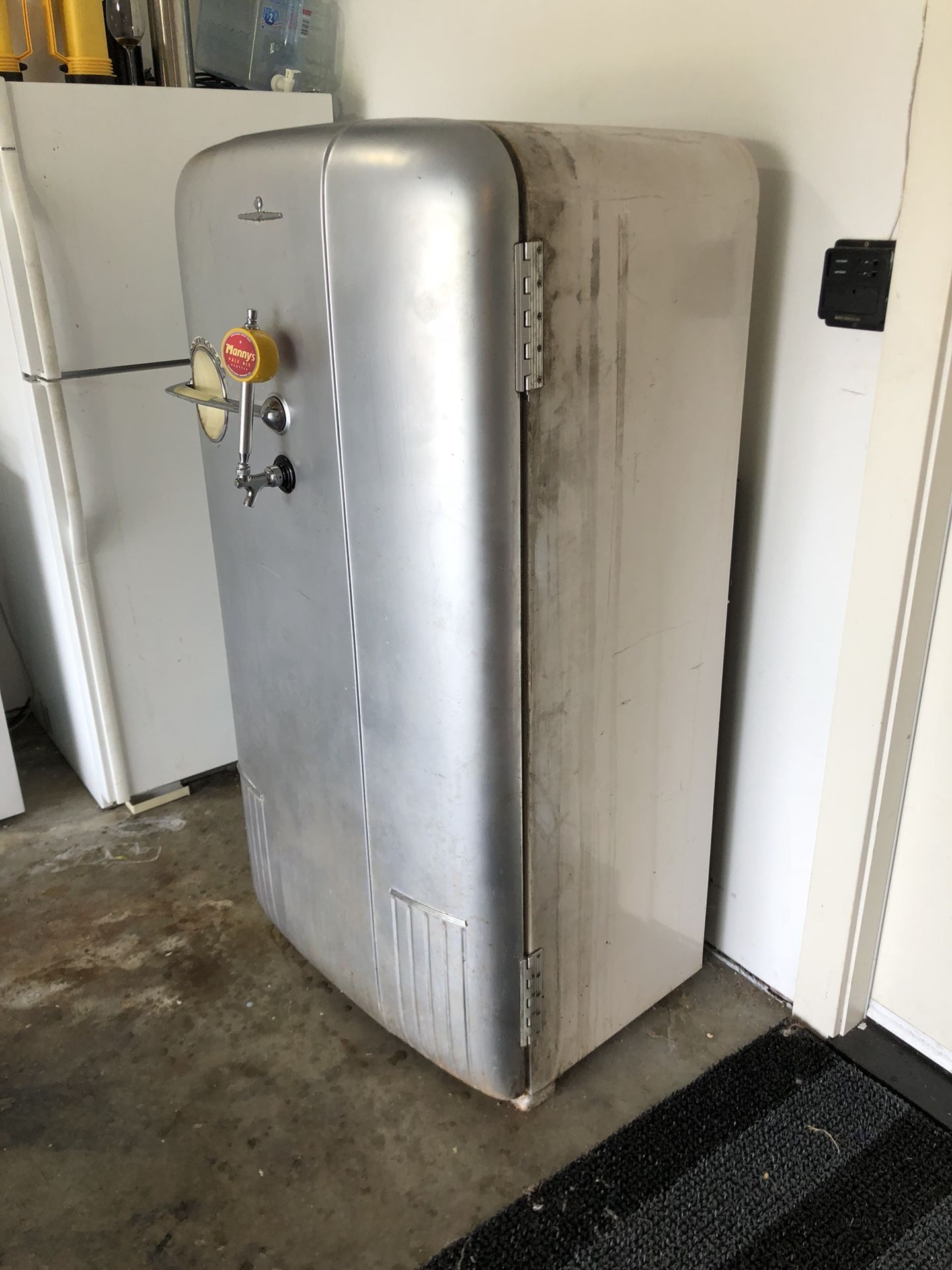 Vintage Refrigerator turned Kegerator for Sale in Medina, WA OfferUp